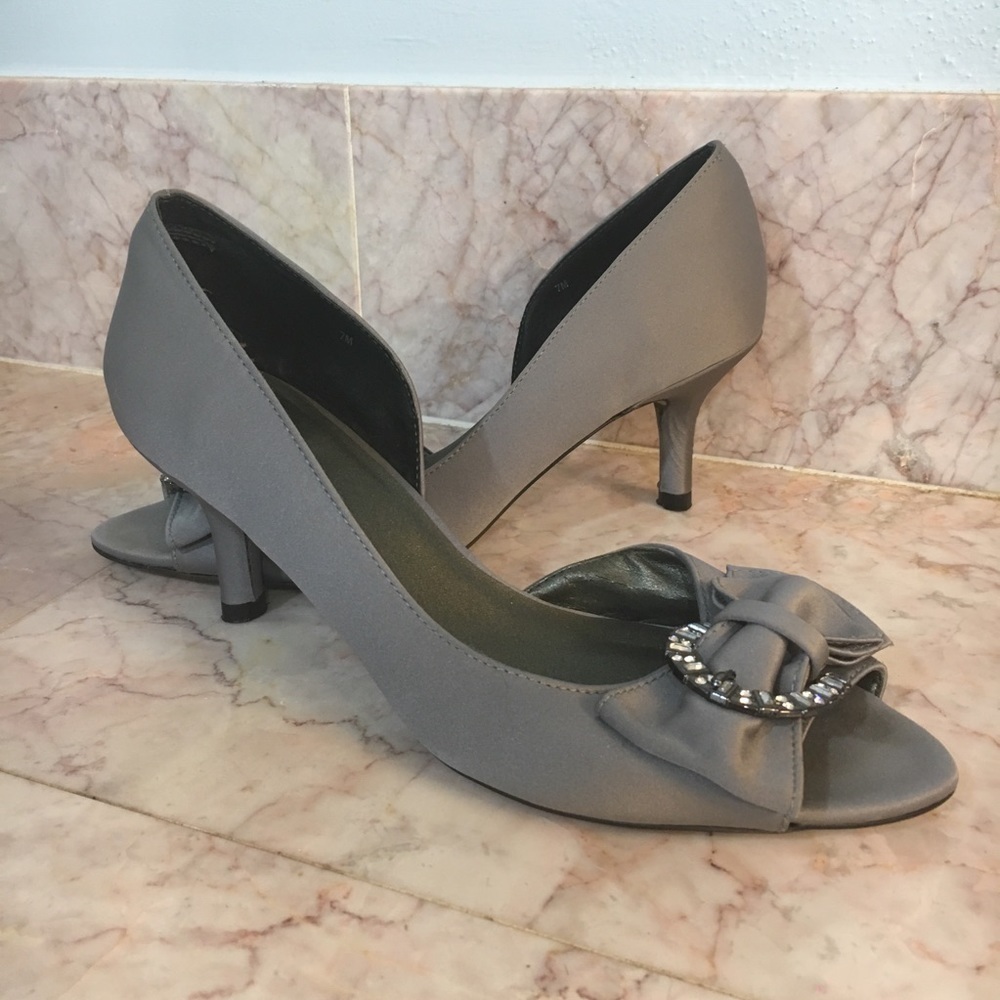 Vigotti Métis Gray Satin Peeptoe Heels